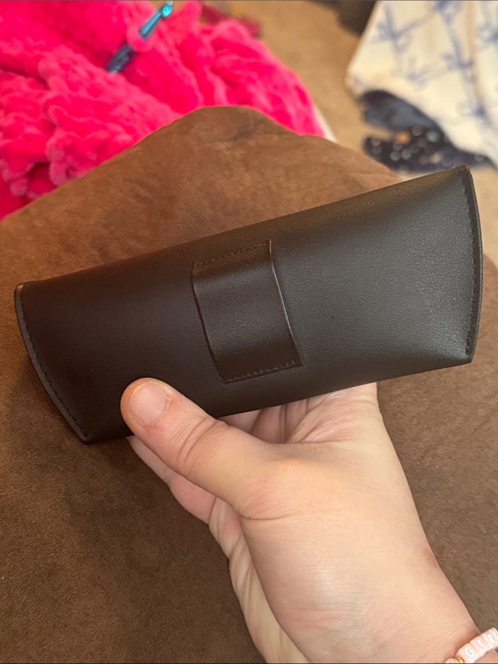 🚀 Ray-Ban Black Leather Sunglasses Case with Gold Logo - Picture 5 of 9